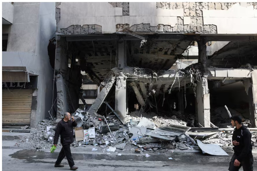 حرب لبنان تتصاعد.. غارات على بيروت والجنوب ورد صاروخي من حزب الله